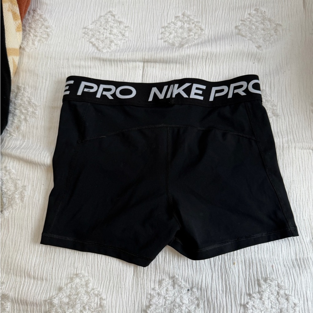 Nike Pro Black Women's Athletic Shorts - Picture 5 of 5